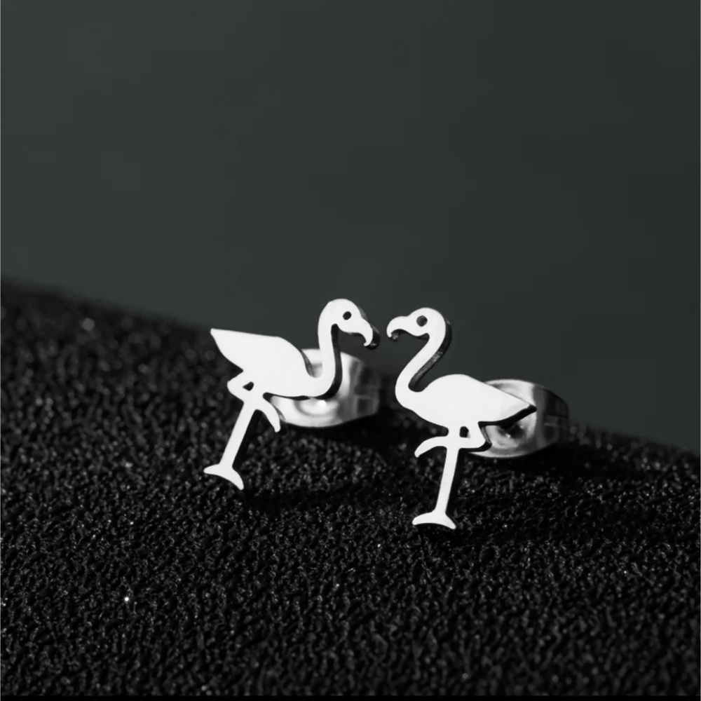 NEW Dainty Flamingo stud Earrings Silver color - Boutique - Picture 2 of 4